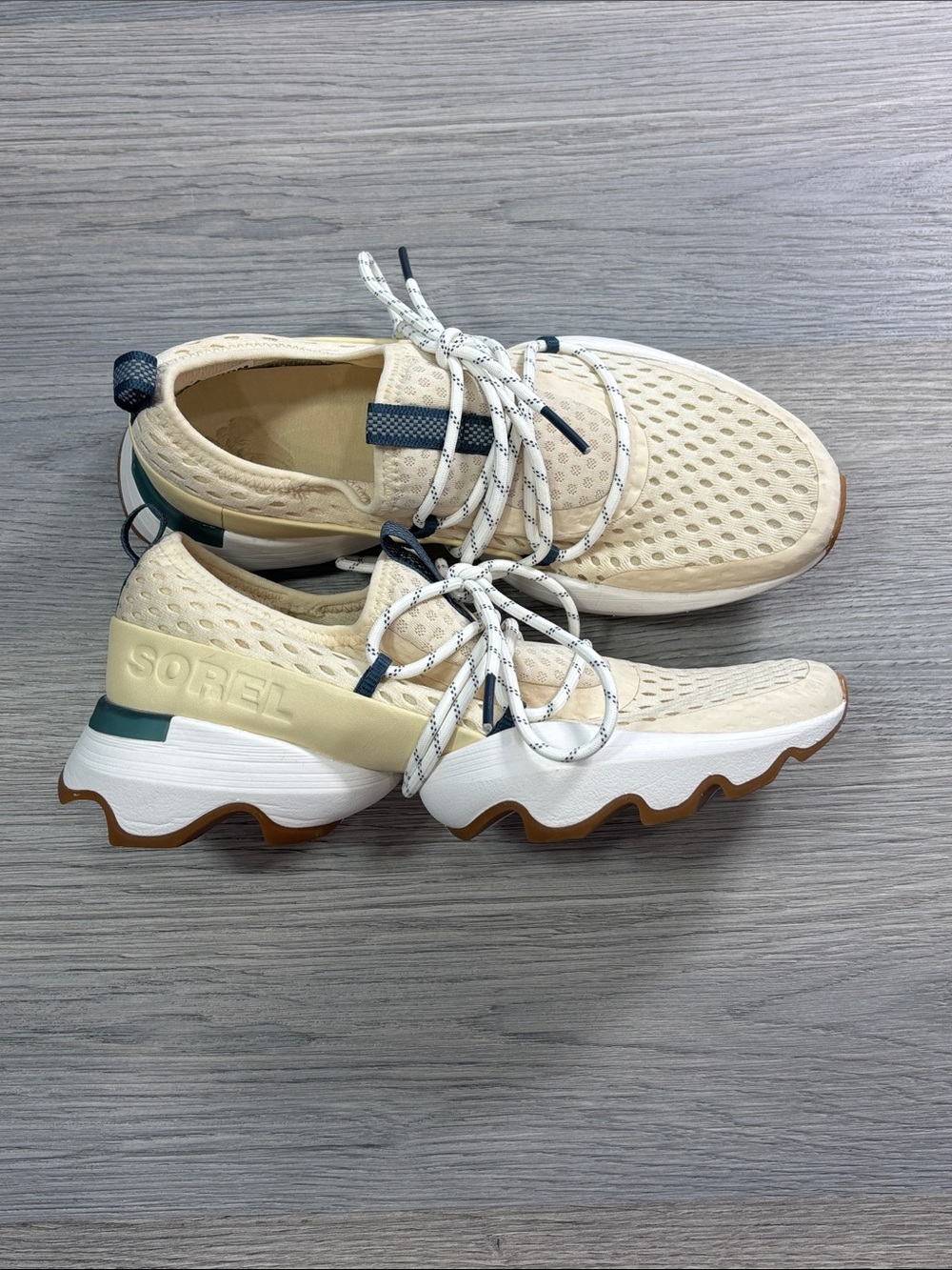Sorel Kinetic Impact Lace Up Sneakers Glove Yellow Uniform Blue - size 5.5